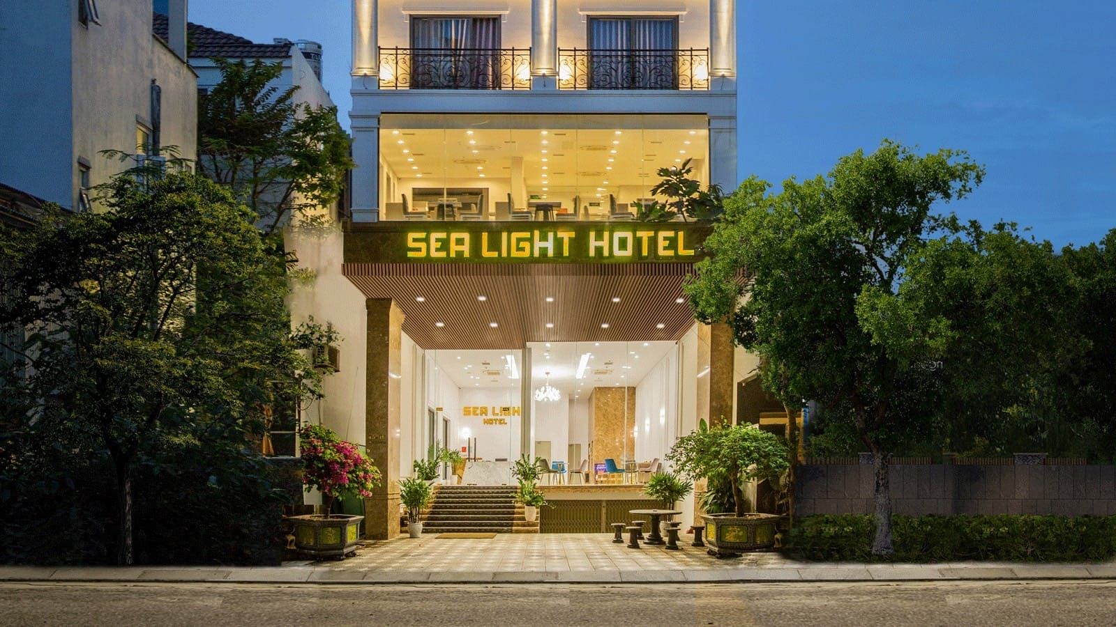 Discover the Comfort and Luxury at Sea Light Hotel in Da Nang