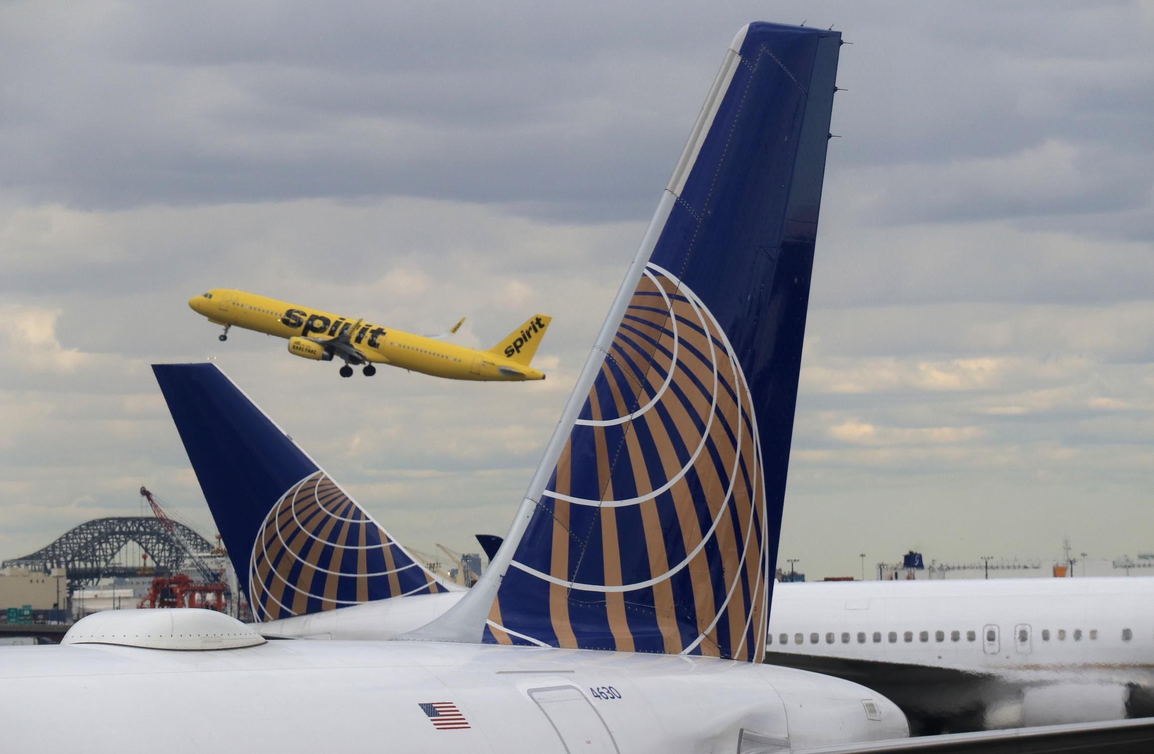 Airlines Low Cost: How to Fly Smart Without Breaking the Bank